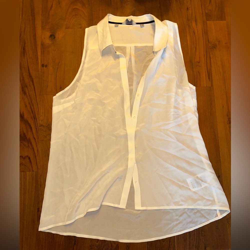 Guess Women’s White Sleeveless Button Down Blouse Size Large.